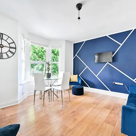 Appartement 2-Bed, Sleeps 8 In Leyton E10, Near Stratford